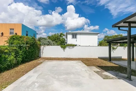 1521 NW 59th Street Miami FL 33142