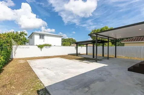 1521 NW 59th Street Miami FL 33142