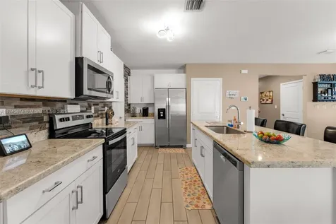 560 NE 6th Place Florida City FL 33034