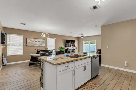 560 NE 6th Place Florida City FL 33034