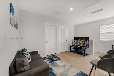 560 NE 6th Place Florida City FL 33034
