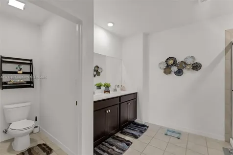 560 NE 6th Place Florida City FL 33034