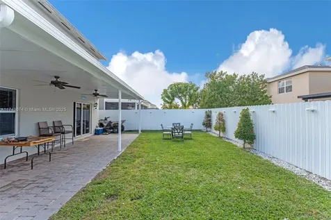 560 NE 6th Place Florida City FL 33034