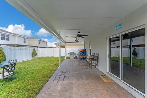 560 NE 6th Place Florida City FL 33034
