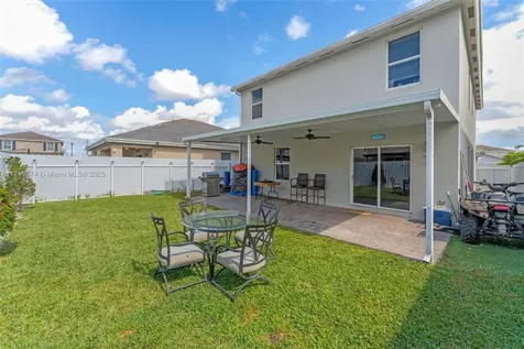 560 NE 6th Place Florida City FL 33034