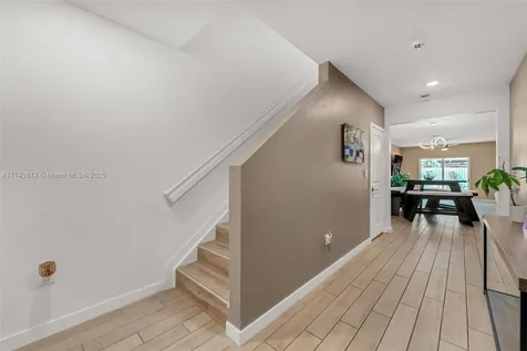 560 NE 6th Place Florida City FL 33034