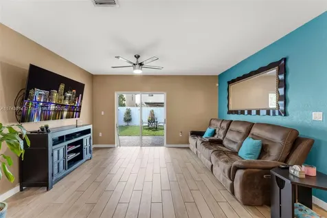 560 NE 6th Place Florida City FL 33034
