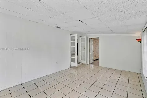 517 Wren Avenue Miami Springs FL 33166