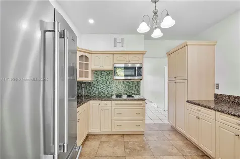 517 Wren Avenue Miami Springs FL 33166