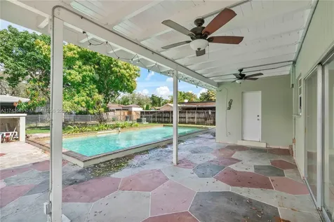 517 Wren Avenue Miami Springs FL 33166