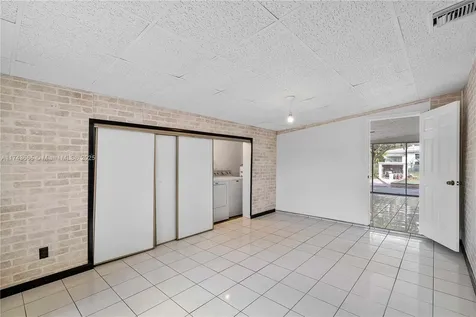 517 Wren Avenue Miami Springs FL 33166
