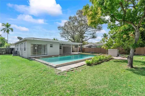 517 Wren Avenue Miami Springs FL 33166