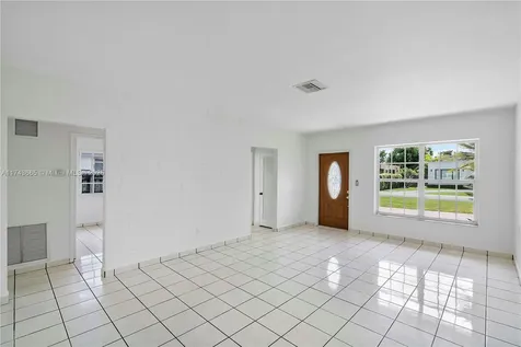 517 Wren Avenue Miami Springs FL 33166