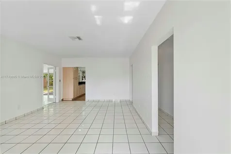 517 Wren Avenue Miami Springs FL 33166