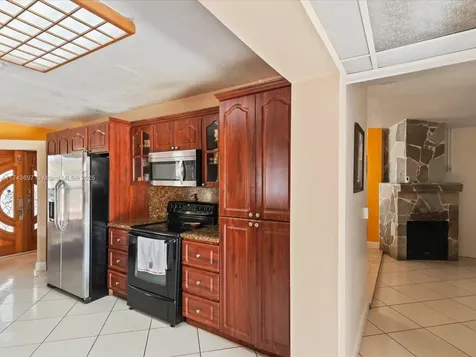 212 S 57th Way Hollywood FL 33023