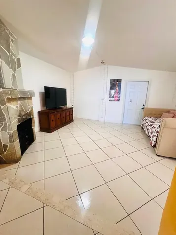 212 S 57th Way Hollywood FL 33023