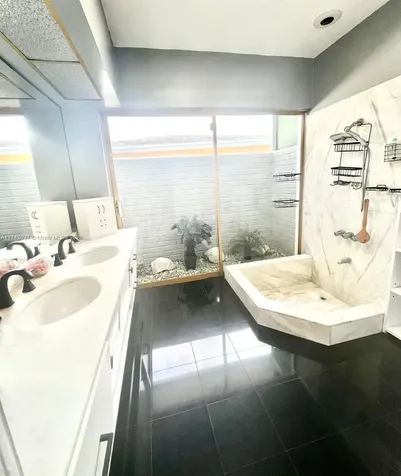212 S 57th Way Hollywood FL 33023