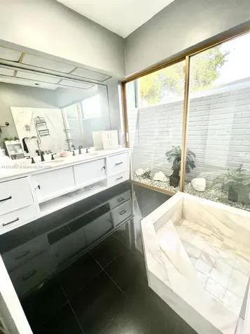 212 S 57th Way Hollywood FL 33023