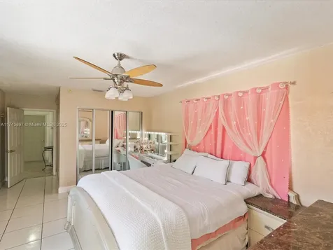 212 S 57th Way Hollywood FL 33023