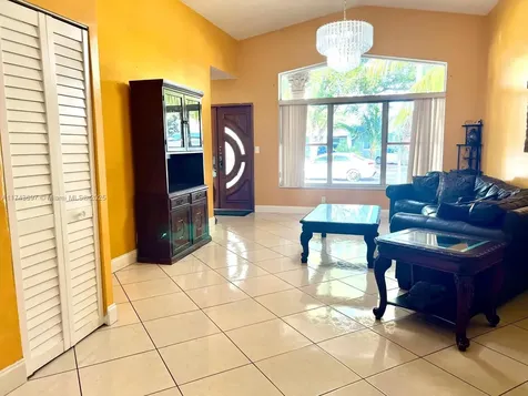 212 S 57th Way Hollywood FL 33023