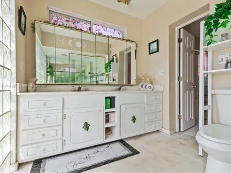 212 S 57th Way Hollywood FL 33023