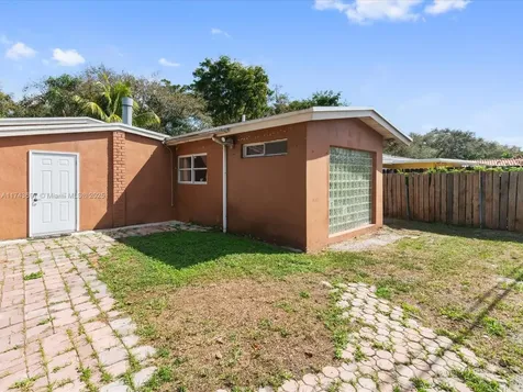 212 S 57th Way Hollywood FL 33023