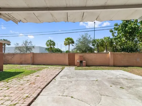 212 S 57th Way Hollywood FL 33023