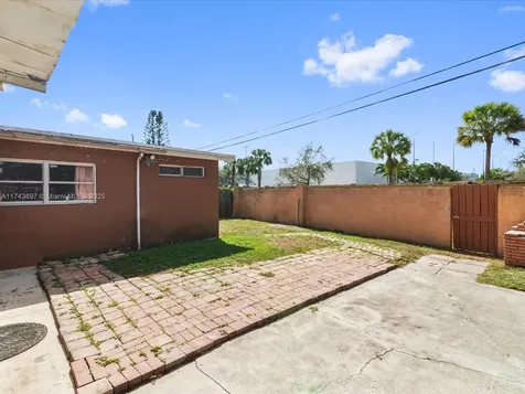 212 S 57th Way Hollywood FL 33023
