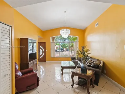 212 S 57th Way Hollywood FL 33023