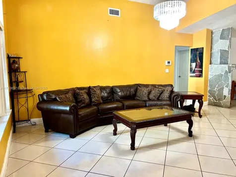 212 S 57th Way Hollywood FL 33023