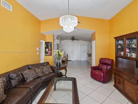 212 S 57th Way Hollywood FL 33023