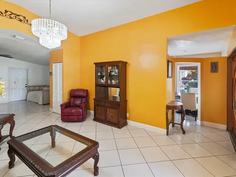 212 S 57th Way Hollywood FL 33023