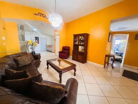 212 S 57th Way Hollywood FL 33023