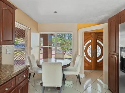 212 S 57th Way Hollywood FL 33023