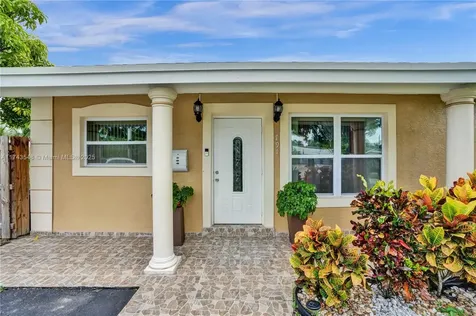 791 NW 38th Street Oakland Park FL 33309