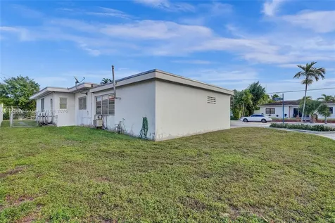 1701 S Treasure Drive North Bay Village FL 33141