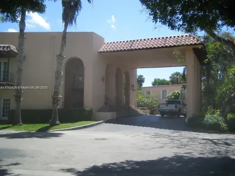 10744 N Kendall Miami FL 33176