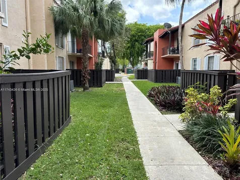 10744 N Kendall Miami FL 33176