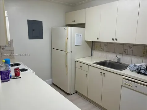 10744 N Kendall Miami FL 33176