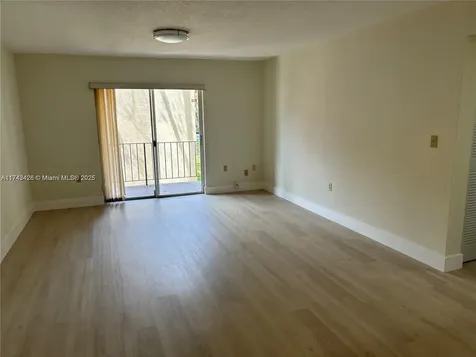 10744 N Kendall Miami FL 33176
