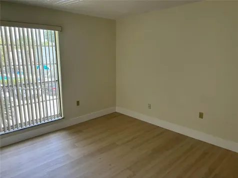 10744 N Kendall Miami FL 33176