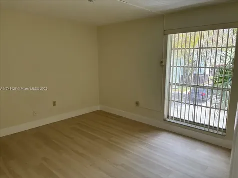 10744 N Kendall Miami FL 33176