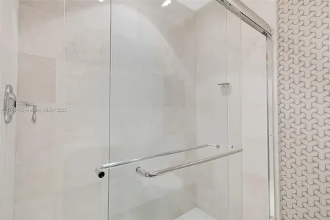 6620 Windsor Lane Miami Beach FL 33141