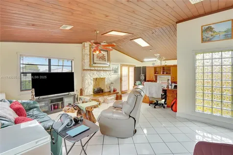 5118 SW 22nd Street West Park FL 33023