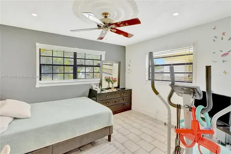 5118 SW 22nd Street West Park FL 33023