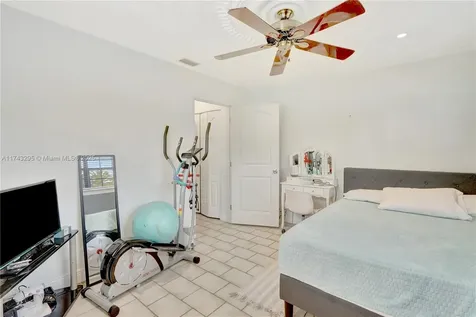 5118 SW 22nd Street West Park FL 33023