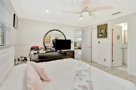 5118 SW 22nd Street West Park FL 33023