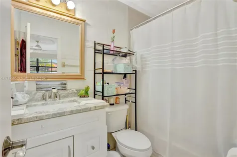 5118 SW 22nd Street West Park FL 33023