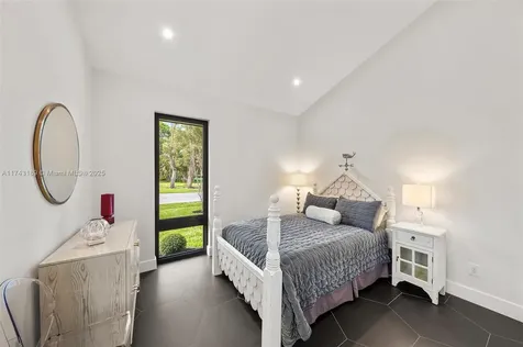 2710 NE 6th Lane Wilton Manors FL 33334