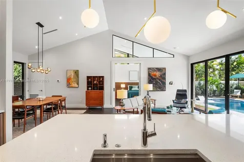 2710 NE 6th Lane Wilton Manors FL 33334